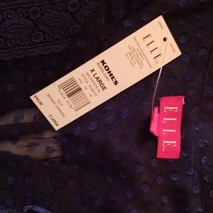 Elle blouse. Ties in back .3/4 sleeve